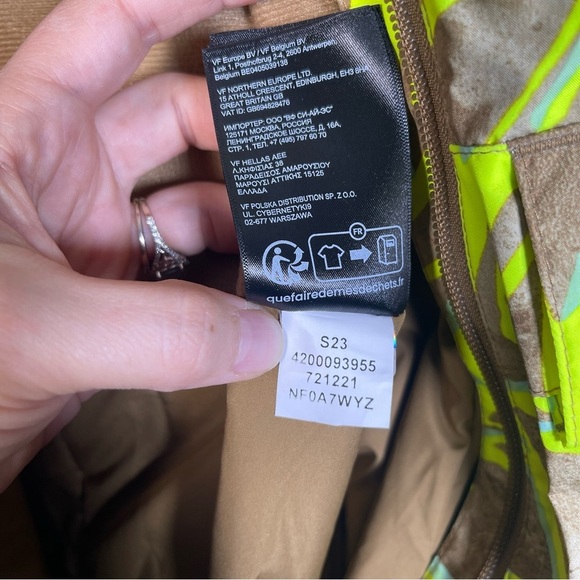 The North Face NWT Women’s 1X Short Neon Freedom Bib Ski Pants Dryvent Overalls - Picture 14 of 16